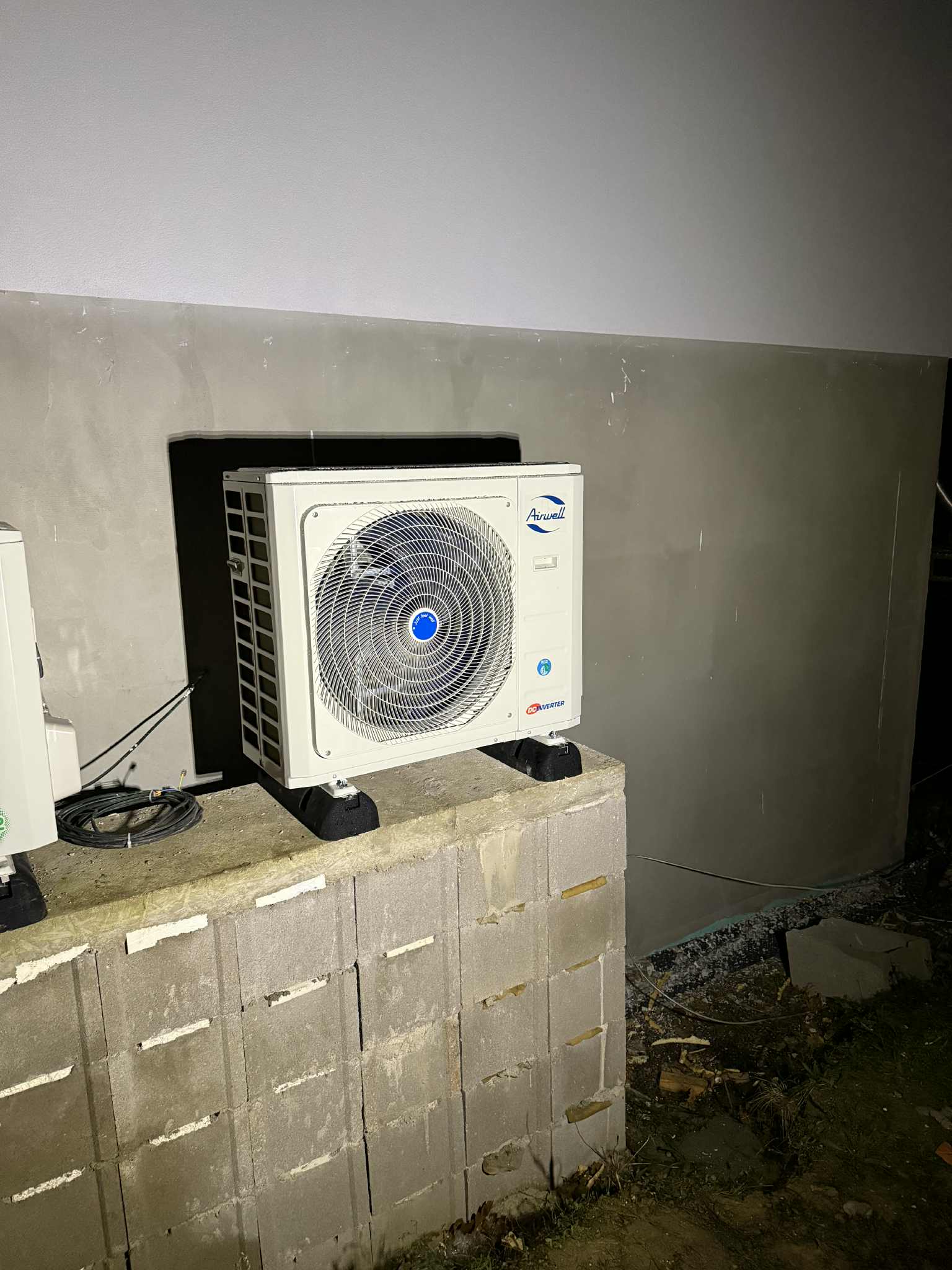 Klimatizace – instalace v rohu